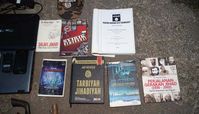 Densus 88 Tangkap Terduga Teroris di Cibinong