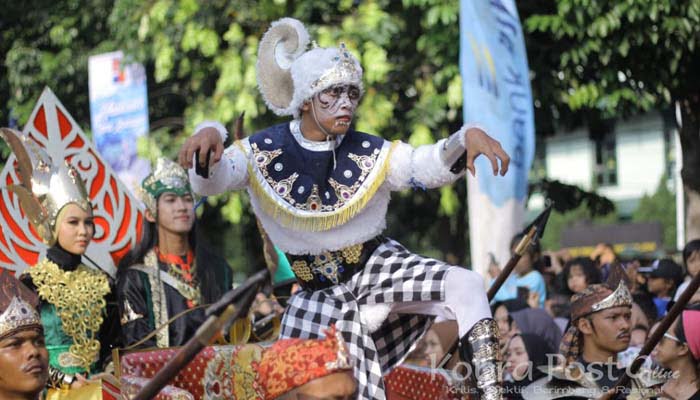Semarak Atraksi Helaran Seni Budaya Nusantara Meriahkan HJB Ke-537
