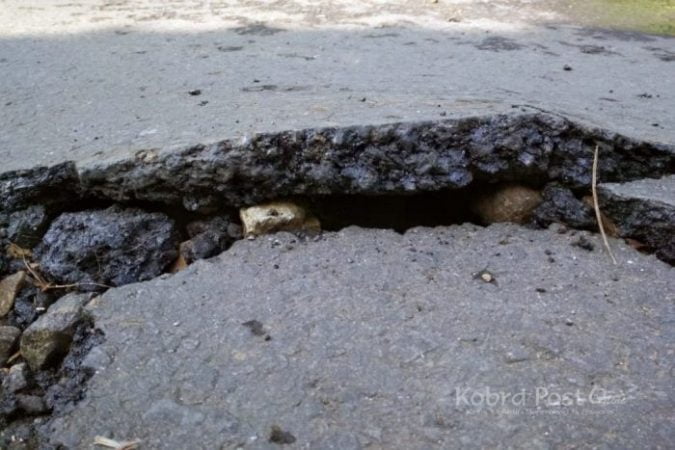 Jalan Cimayang - Pasar Salasa Rusak Parah, Instansi Terkait Diduga Tutup Mata