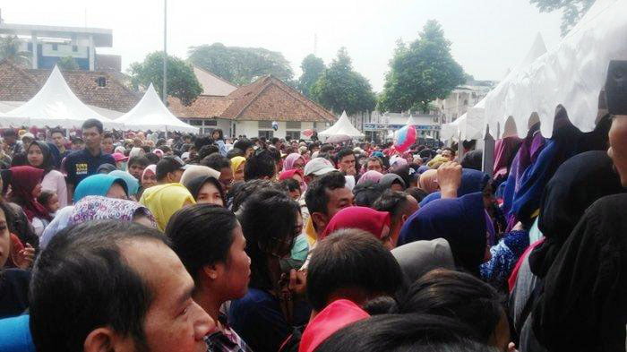 Warga Kecewa Tidak Kebagian Makan Gratis di Pesta Rakyat HJB 537 Kota Bogor