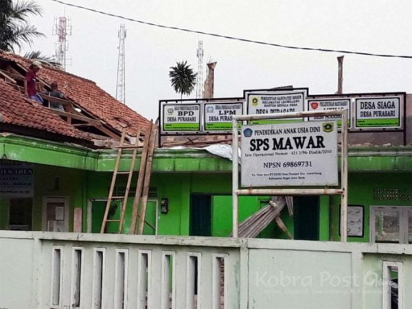 Aula Kantor Desa Purasari Ambruk Diterpa Hujan Angin
