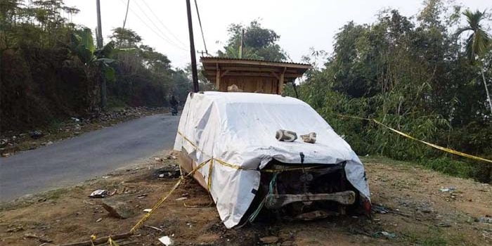 Mobil Bekas Terbakar Resahkan Warga Kampung Bondol