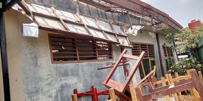 SMPN 1 Leuwisadeng Terancam Ambruk
