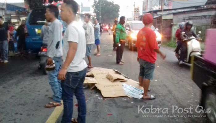 Seorang Wanita Tewas Saat Akan Menyalip Tronton