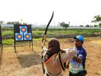 Berlatih Konsentrasi, Penggalang Pramuka Belajar Memanah