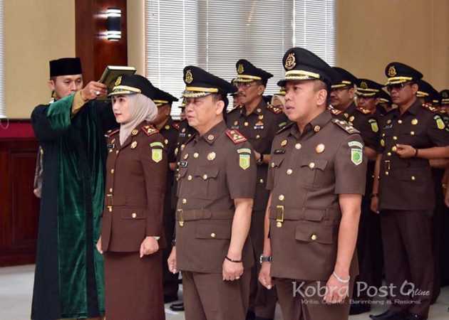 Kajati Jabar Lantik tiga Kajari