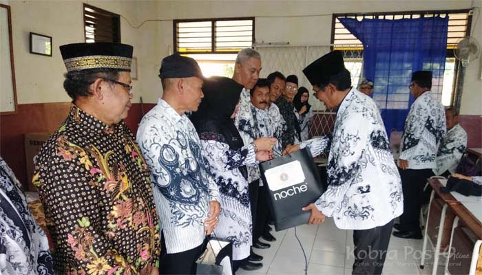 Ketua PGRI Nanggung Harap Pemerintah Perhatikan Nasib Guru Honor Ketua PGRI Nanggung Harap Pemerintah Perhatikan Nasib Guru Honor