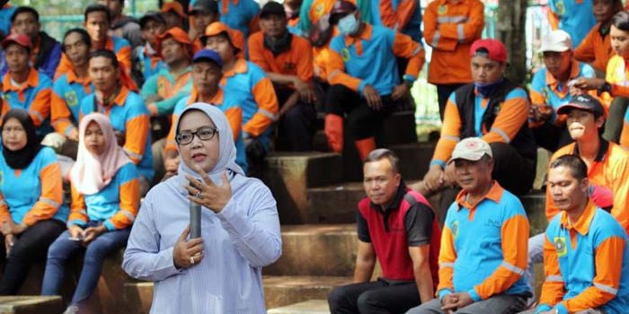 Upah Petugas Penyapu Jalanan Tahun 2020 Bakal Naik