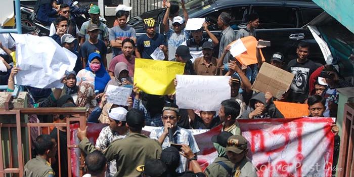 Diduga LPJ Tidak Transparan, Warga Desa Situ Ilir Gelar Aksi Demo