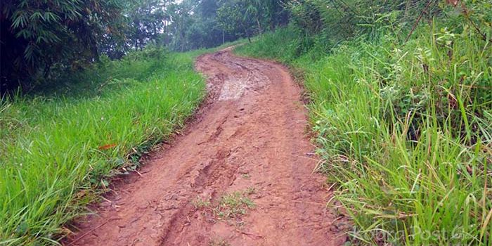 Jalan Lingkungan Desa Karehkel Sangat Memprihatinkan