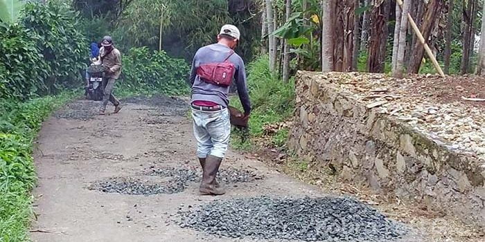 Pemerintah Desa Cidahu Lakukan Perbaikan Jalan