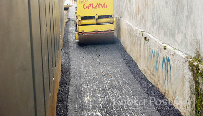 Pengaspalan Jalan Lingkungan Desa Cibuntu Tidak Transparan