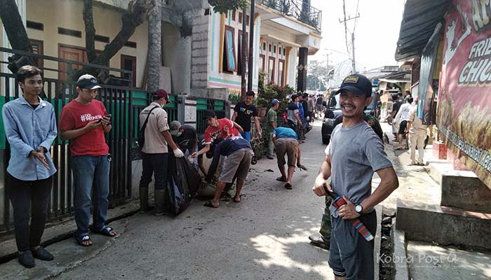 Desa Sukahati Citeureup Gelar Kegiatan Bersih-bersih Lingkungan Kegiatan bersih-bersih Desa Sukahati