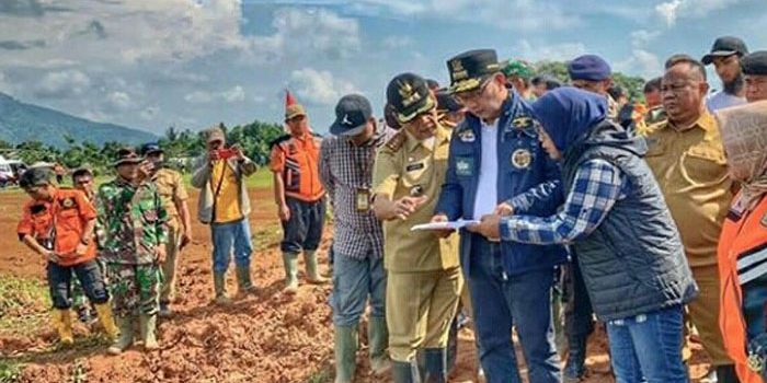 Korban Longsor di Sukajaya