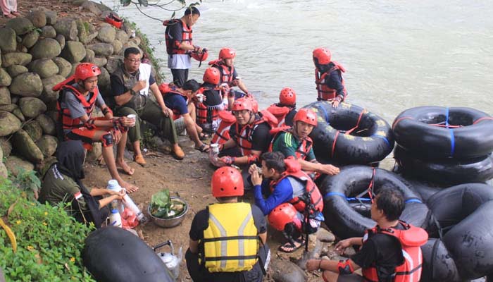 Wisata Air River Tubing