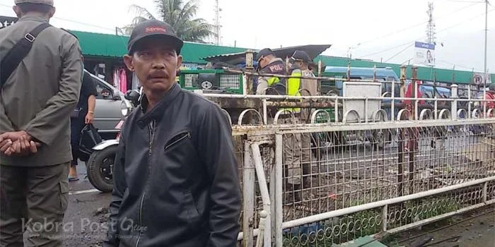 PKL Anggap Satpol PP Tebang Pilih Lakukan Penertiban PKL Anggap Satpol PP Tebang Pilih Lakukan Penertiban