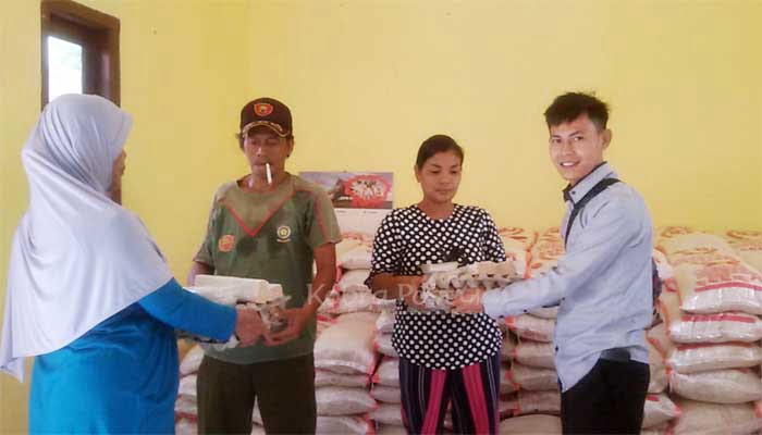 Desa Batutulis Nanggung Bagikan Sembako Kepada 568 Warga