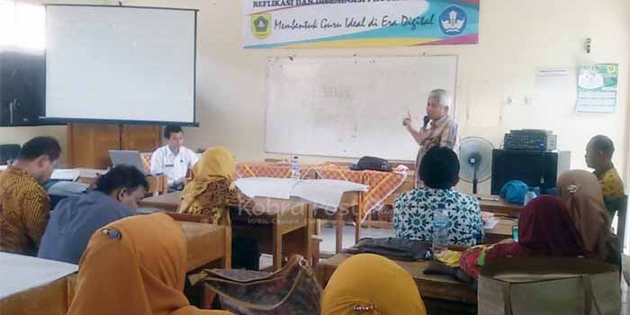 Membentuk Guru Ideal di Era Digital