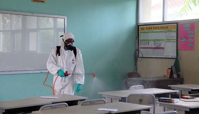 Penyemprotan Disinfektan