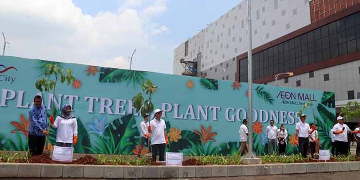 Bupati Bogor Tanam Pohon Tabebuya di Kawasan AEON Mall Sentul