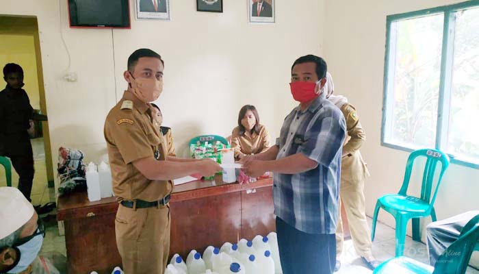 Desa Pasireurih Bagikan Masker