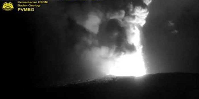 Gunung Anak Krakatau Erupsi