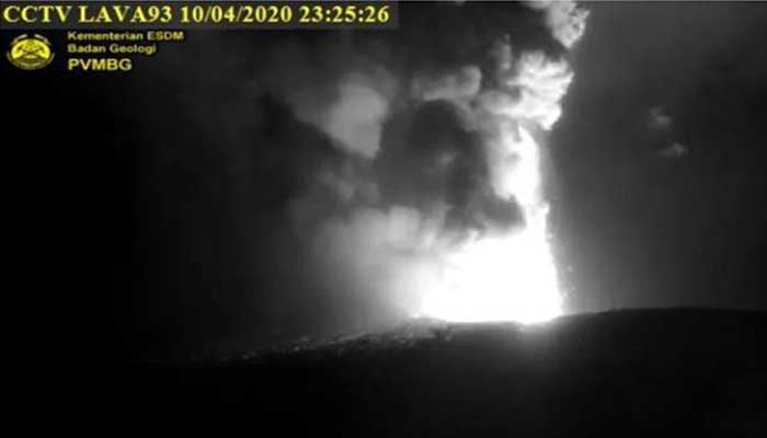 Gunung Anak Krakatau Erupsi