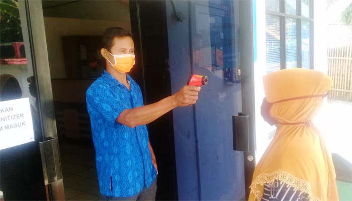 Desa Pangkal Jaya Nanggung Terapkan Cek Suhu Tubuh Pengecekan Suhu Tubuh
