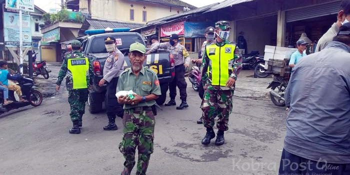 Peduli Masyarakat, Polsek Cidahu Bagikan Nasi Kotak