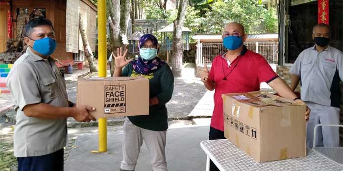 PT BJM Sumbangkan APD Untuk Puskesmas Lebakwangi Cigudeg