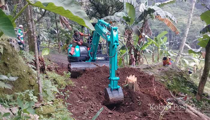 Desa Cintamanik Buka Akses Jalan di Kampung Terpencil Buka Akses Jalan