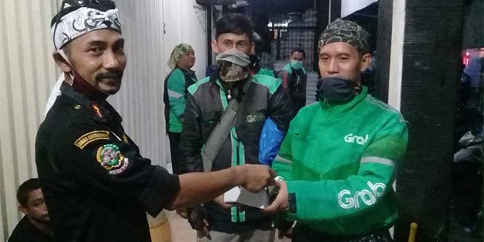 Peduli COVID-19, Gibas Kota Bogor Bagikan Takjil dan Masker Gratis