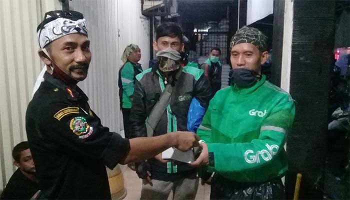 Peduli COVID-19, Gibas Kota Bogor Bagikan Takjil dan Masker Gratis Gibas Resort Kota Bogor Bagikan Takjil