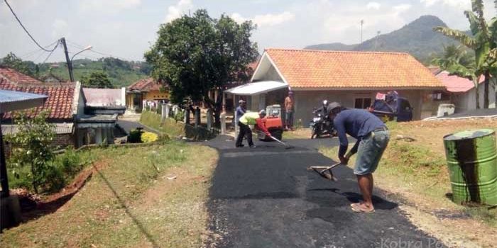 Peningkatan Jalan Desa Sadeng Kolot Diduga Tidak Transparan