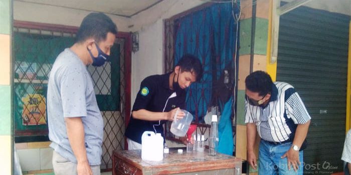Mahasiswa Unpak Ajari Membuat Hand Sanitizer di Kelurahan Babakan