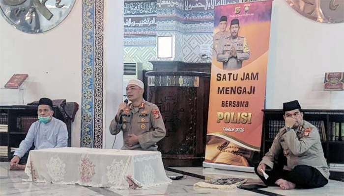 Satu Jam Mengaji Bersama Polisi di Masjid Cut Mutia