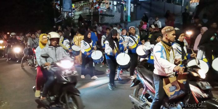 Menarik Drumband Iringi Pawai Obor 1442 H di Cikalong