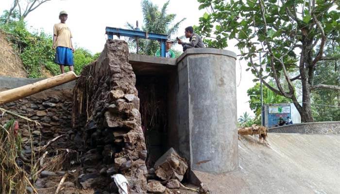 Bendungan Irigasi Jebol
