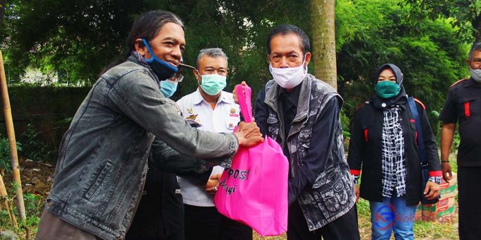 Kobra Post Berbagi, Pengayuh Becak Sumringah