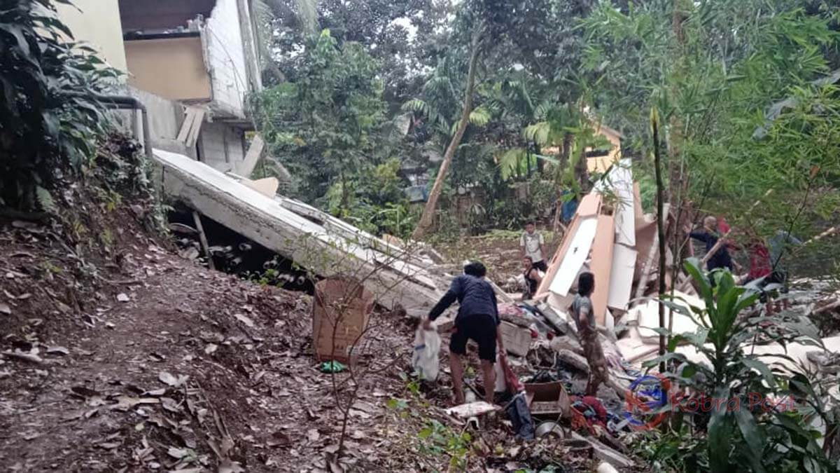 Satu Orang Warga Desa Cimulang Meninggal Tertimpa Bangunan