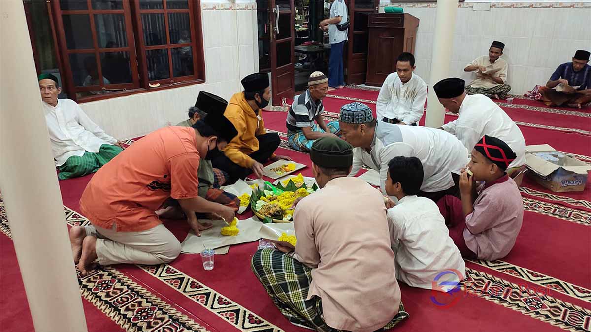 Sambut Ramadan, Warga Gelar Haul dan Murak Tumpeng murak tumpeng