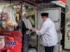 Atang Bagikan Ribuan Takjil