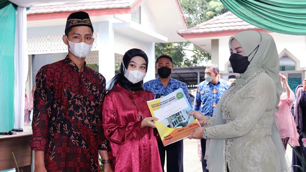 77 Pasangan Nikah Siri Sumringah Ikut Isbat Nikah Pasangan Nikah Siri Sumringah Ikut Isbat Nikah