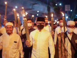 Sambut Ramadan Usai Tarawih Pertama Warga Pawai Obor