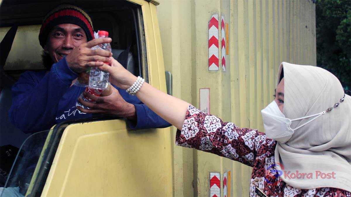 Kecamatan Rancabungur Bagikan Takjil Gratis