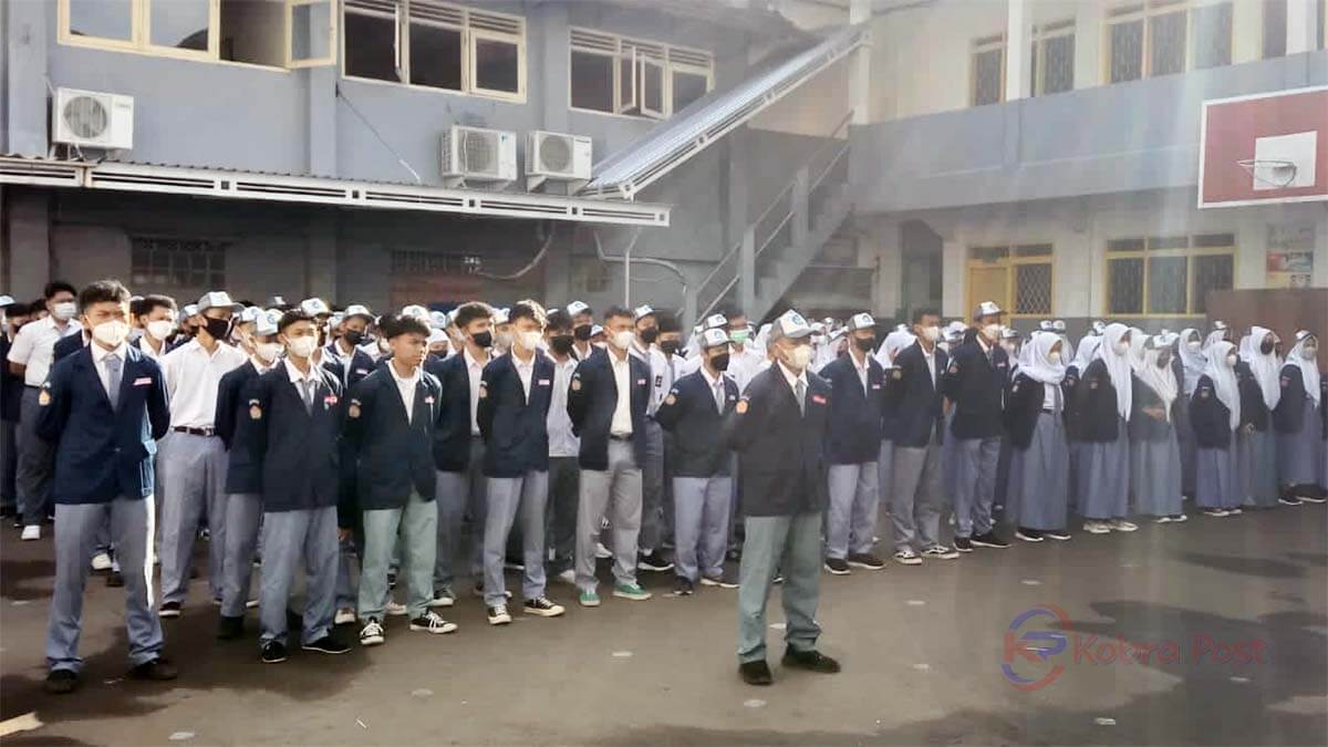 upacara peringatan hardiknas smk bhakti insani