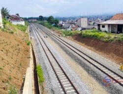 rel kereta api ganda