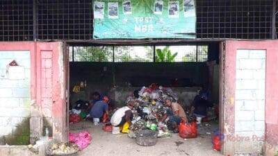 pemilahan sampah plastik