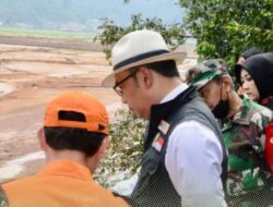 Gubernur Jabar Kunjungi Lokasi Banjir Bandang Leuwiliang