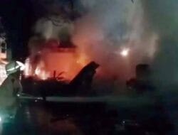 15 Kios di Pasar Jambu Dua Ludes Terbakar